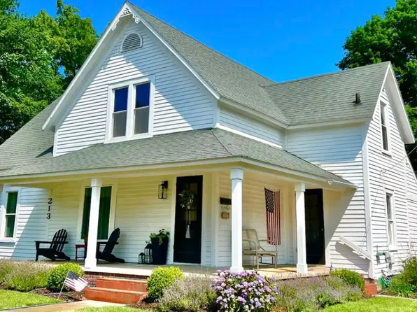 213 S Haven St, South Haven, MI 49090