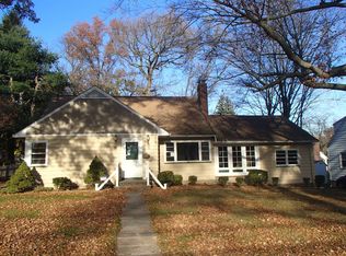 42 N Martine Ave, Fanwood, NJ 07023