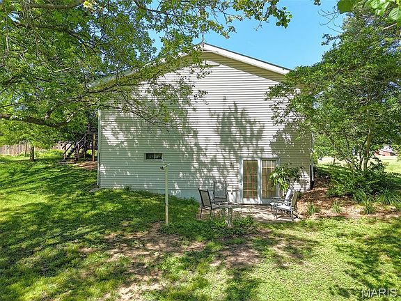 5th image of 2 Hickory Ln