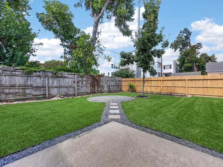 1302 Shearn St — Photo 33