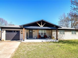 216 S Collins Ave, Gentry, AR 72734