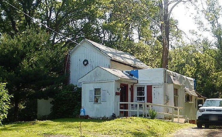 2nd image of 2414 Martin Rd