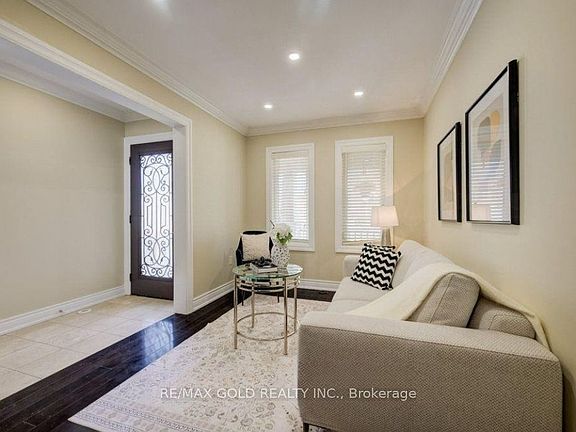 3rd image of 688 Hepburn Rd