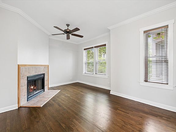 3rd image of 871 W Cornelia Ave #1