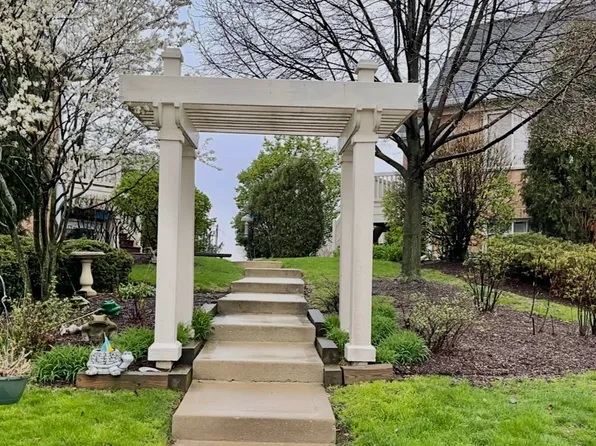 2204 W Concord Ln, Addison, IL 60101