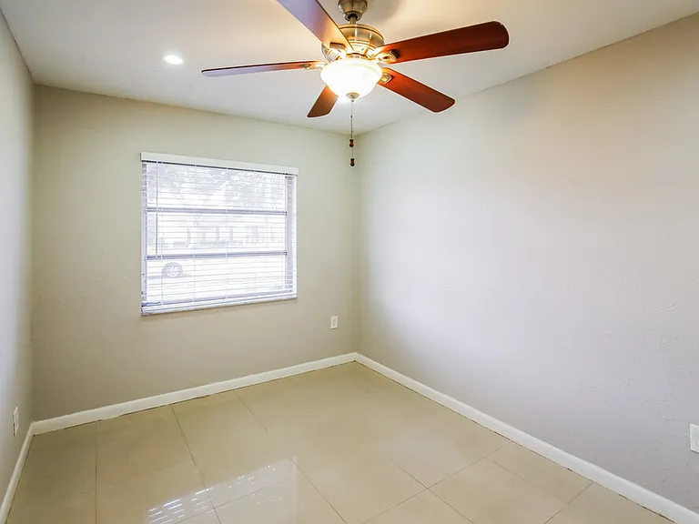 11460 NW 40th Pl — Photo 12
