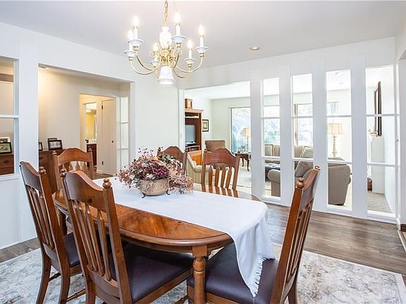 3rd image of 1207 Oakridge Dr