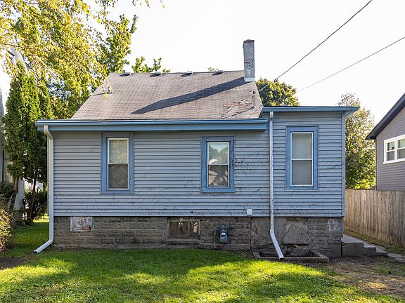 3rd image of 2924 Ezra Ave