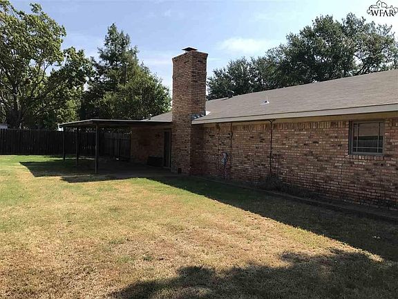 2nd image of 916 Kiowa Dr