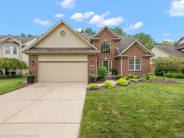 20517 Prairie Creek Blvd, Brownstown, MI 48183