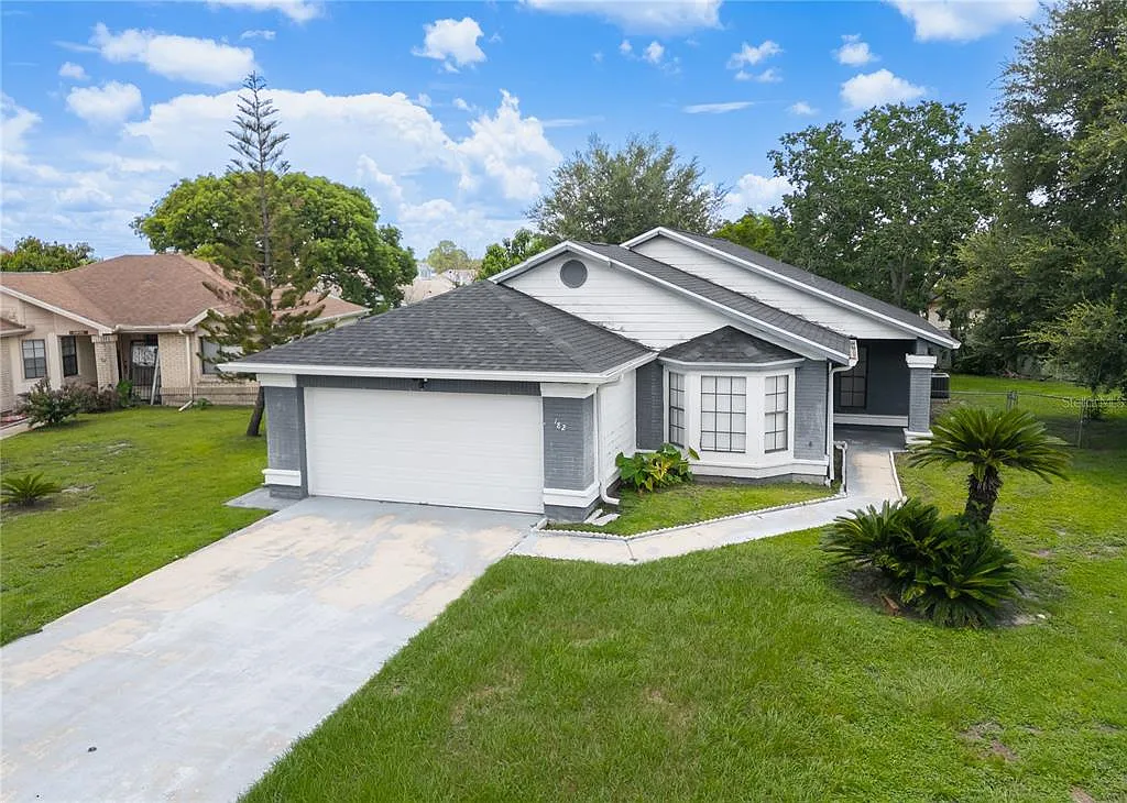 3 bed, 2.0 bath, 1462 sqft, $2,300 — Photo 1