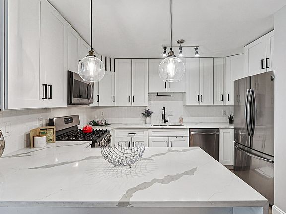 2nd image of 4620 N Park Ave APT 1109E