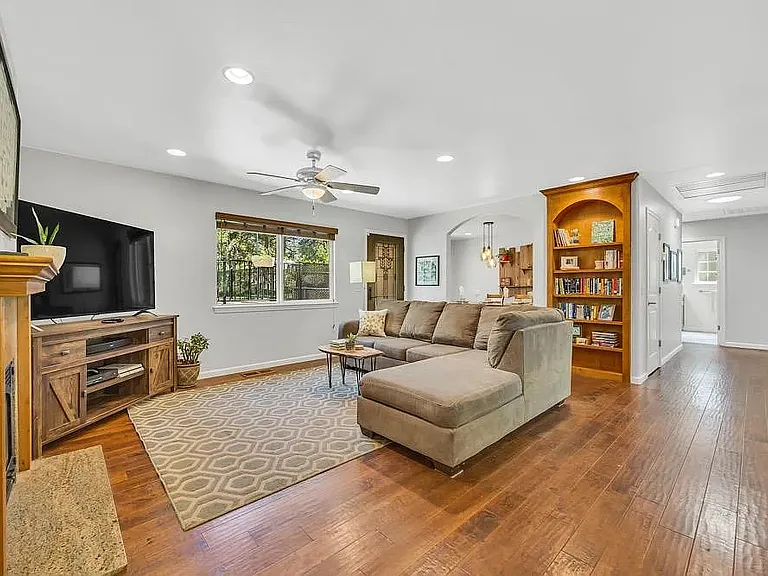 10489 Sky Cir — Photo 12