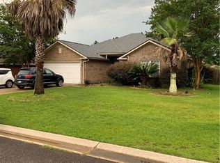 1946 Heathrow Dr, Hinesville, GA 31313