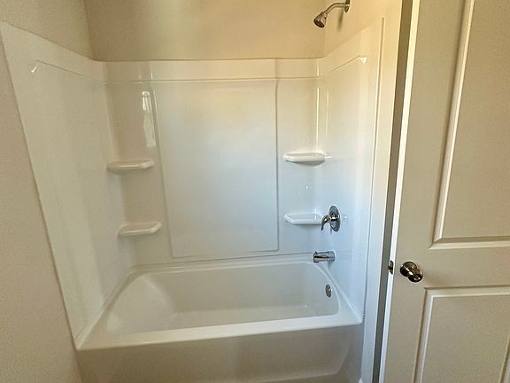 5th image of 5016 Scow Ct