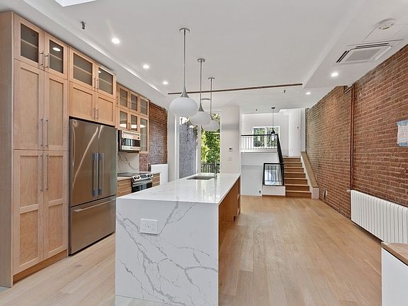 3rd image of 156 W 88th St #2