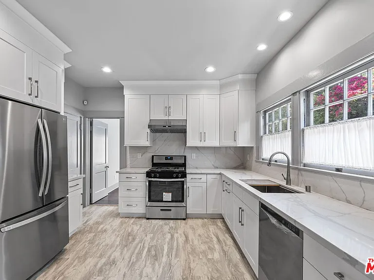 344 S Kingsley Dr — Photo 13