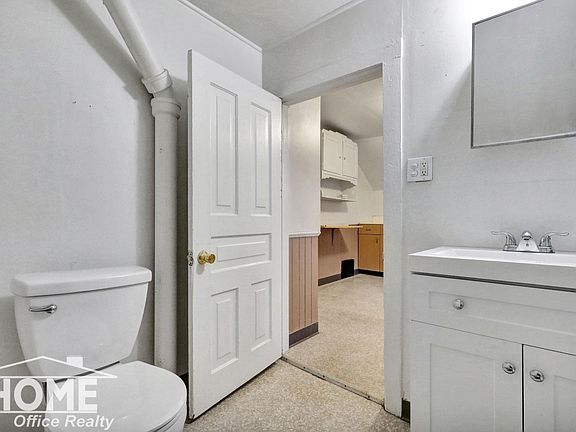 4th image of 422 Clinton St