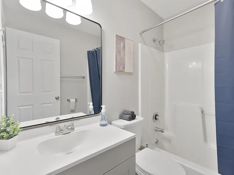 300 Stewart Ln #15 — Photo 9
