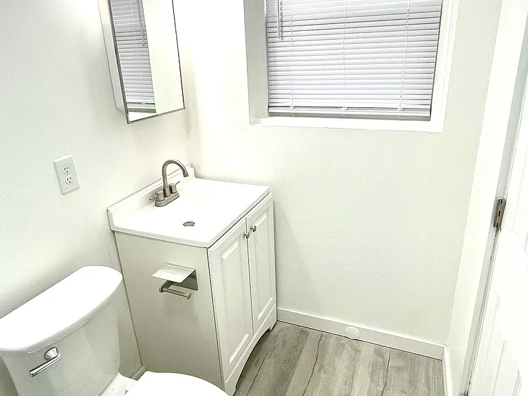 2131 Williams Ave #6 — Photo 11