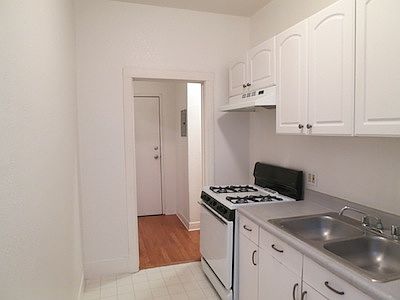 3rd image of 1930 Argyle Ave APT 6