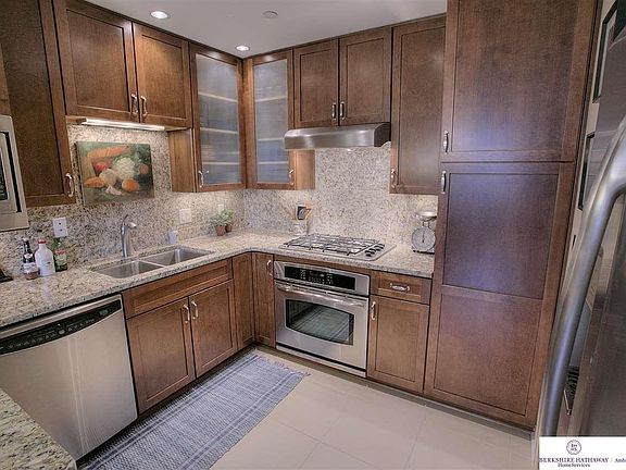3rd image of 1403 Farnam St APT 1002
