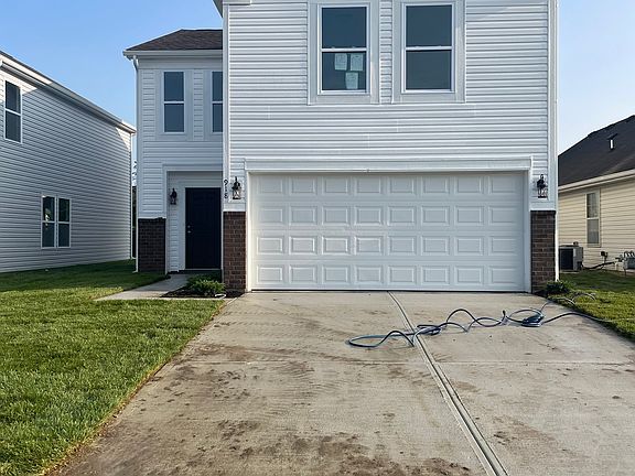 2nd image of 918 Amesbury Ct