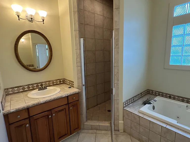 702 Cloverdale Rd — Photo 23