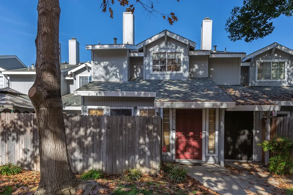 7675 Roberta Ln photo 1