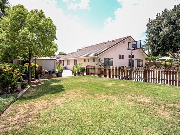 3rd image of 4601 Strawflower Ln