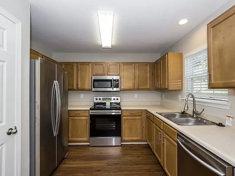 5929 Brookfield Pointe Dr — Photo 7