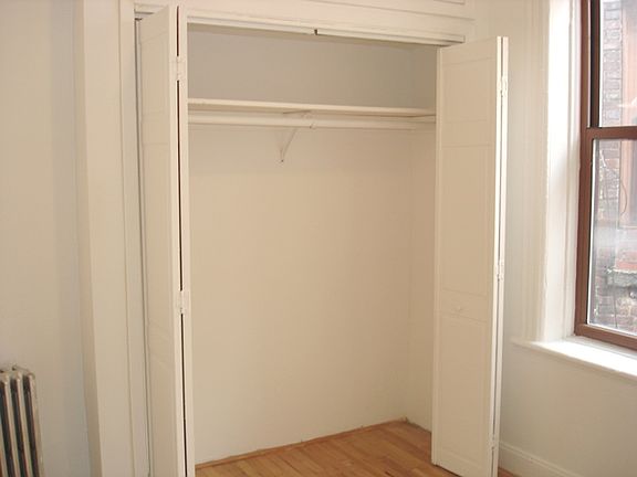 3rd image of 255 W 10th St APT 5RS