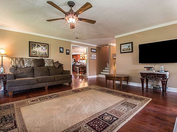 3rd image of 108 Rosemary Ave