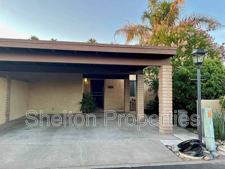 1262 E Avenida Hermosa — Photo 2