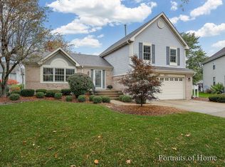 1063 Woodlake Dr, Carol Stream, IL