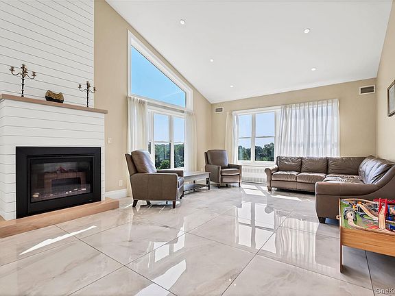 5th image of 31 Walnut Ridge Lane