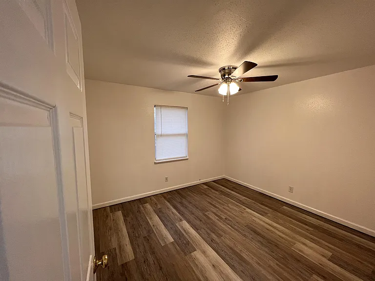411 E Osborn St #5 — Photo 6