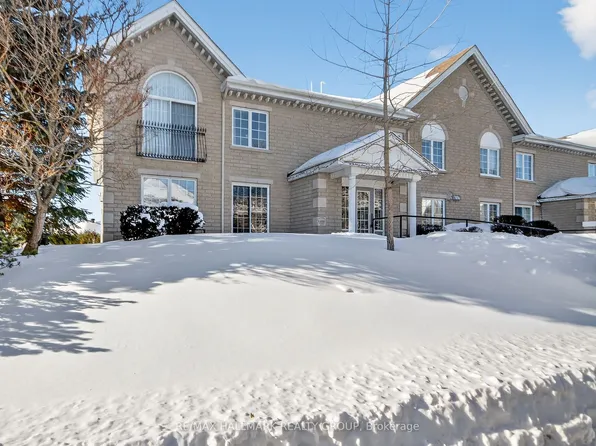 51 Robson Ct #2B, Ottawa, ON K2K 2W1