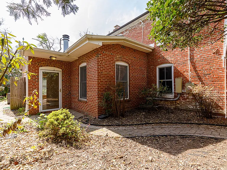 1525 Elliot Pl NW — Photo 38
