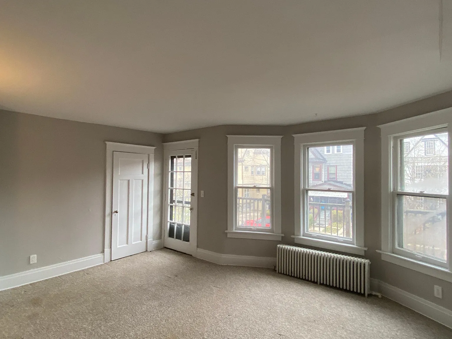 565 Auburn Ave — Photo 3