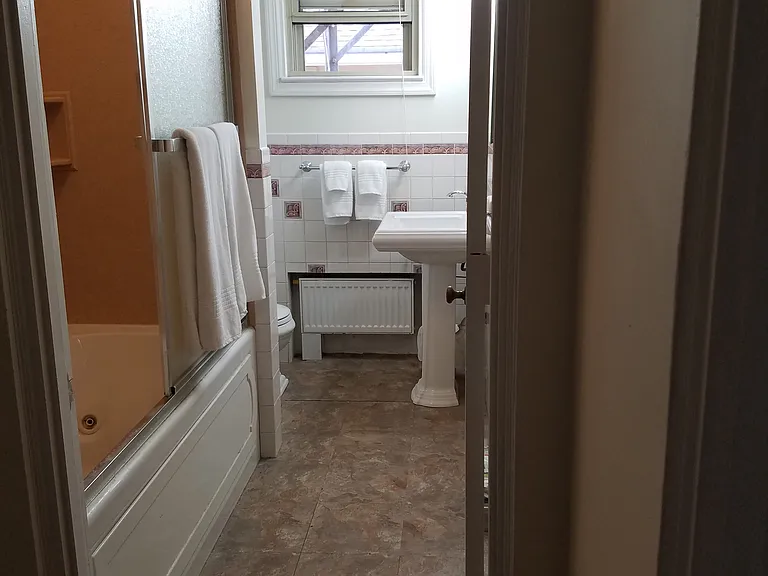 202 N Highland Ave — Photo 4