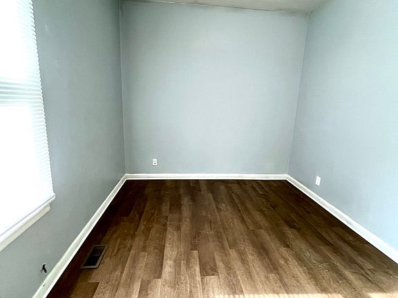 2nd image of 1414 E Indiana St