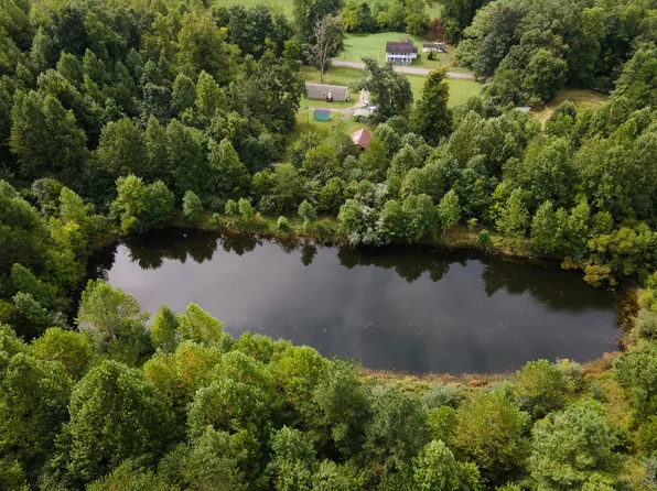 10086 Bold Camp Rd, Pound, VA 24279