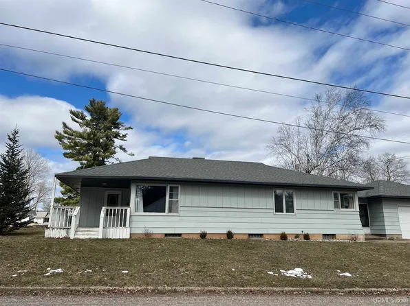 200 Cleveland Ave, Kingsford, MI 49802