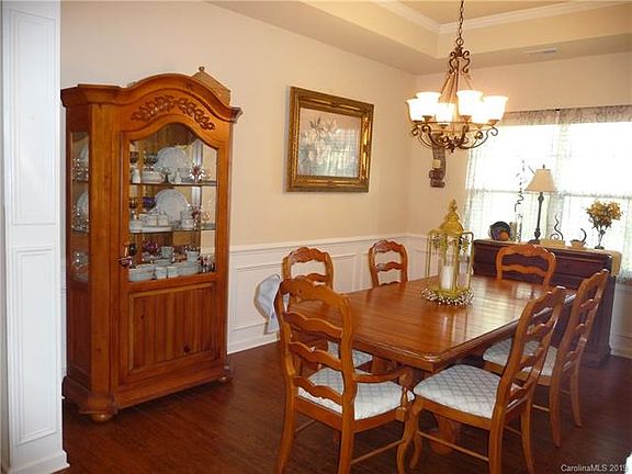 3rd image of 5849 McClintock Dr
