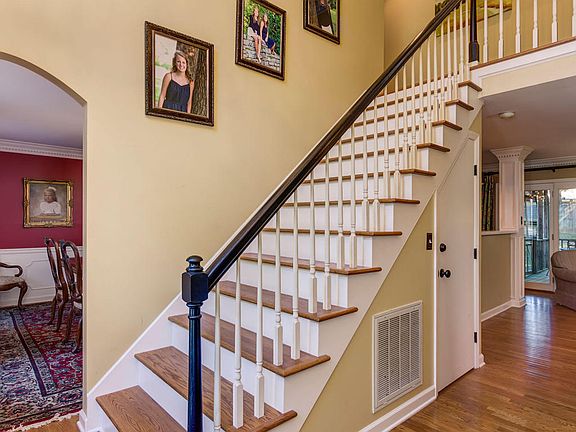 3rd image of 8406 Thornbury Ct