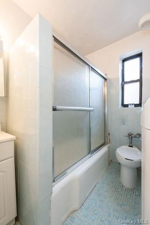 1 Bed 1 Bath Property, New York • 800 Sq Ft