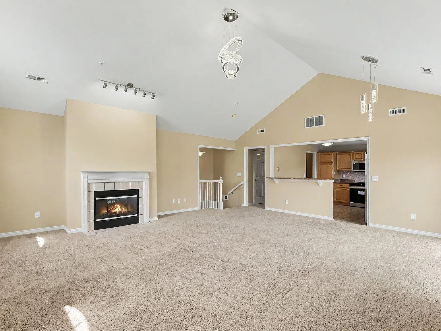 2 bed, 2.0 bath, 1488 sqft, $2,250 — Photo 2