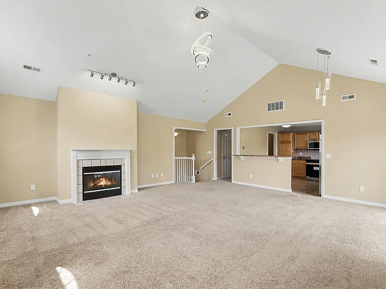 28469 Carlton Way Dr — Photo 2