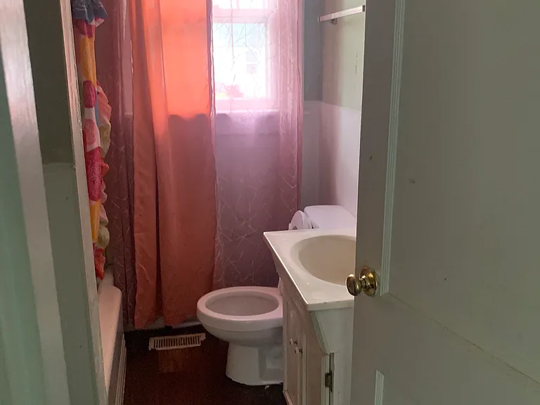 32 Aylwin Cres — Photo 9